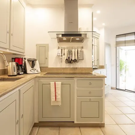 Ambre * דינייה-לה-בן